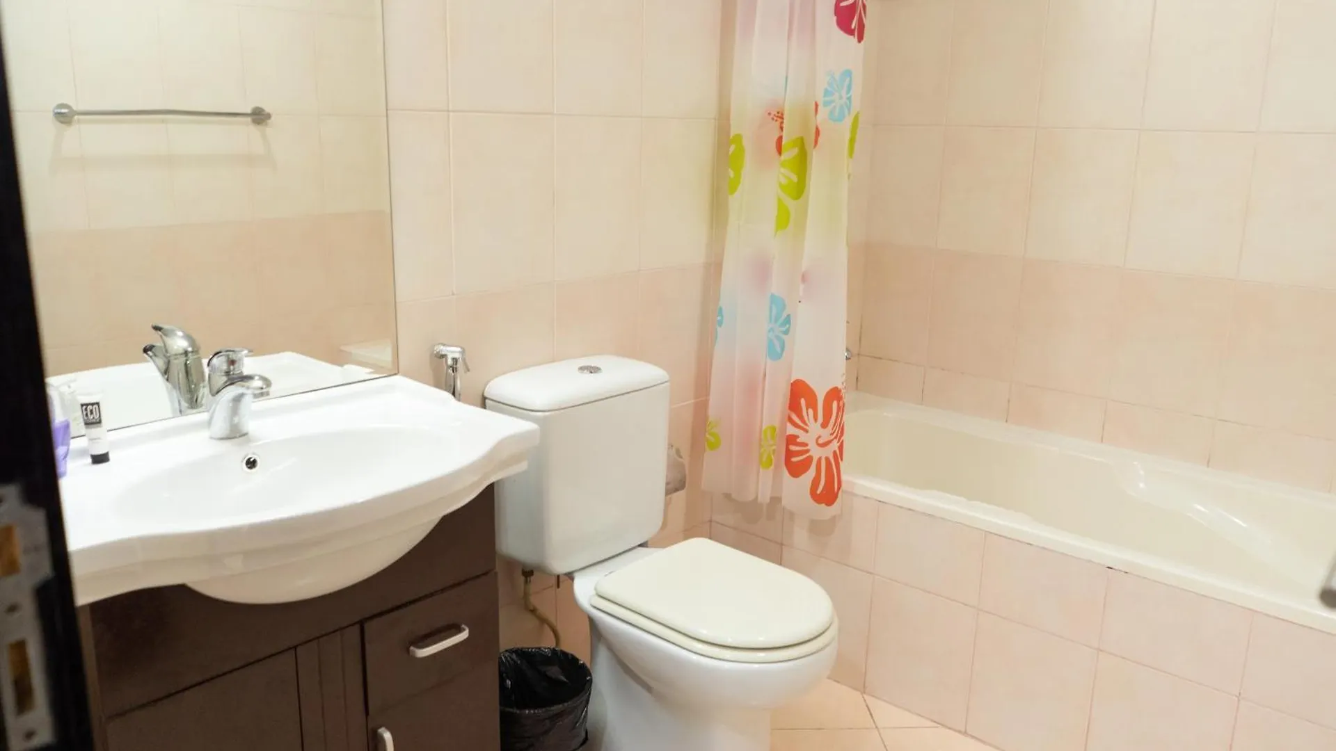 2 B/R Escan Tower Dubai Marina Near Metro Beach Apartment